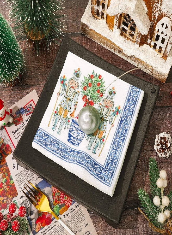 JarThenaAMCS مناديل ورقية من JarThenaAMCS، 100 قطعة، بتصميم كسارة البندق وأشجار الزينة، للاستخدام مرة واحدة، باللونين الأزرق والأبيض، بنقوش صينية، مثالية لحفلات عيد الميلاد الشتوية. - Image 4